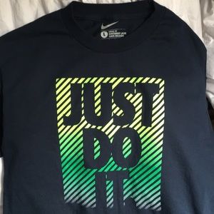 Men’s Nike T shirt size L